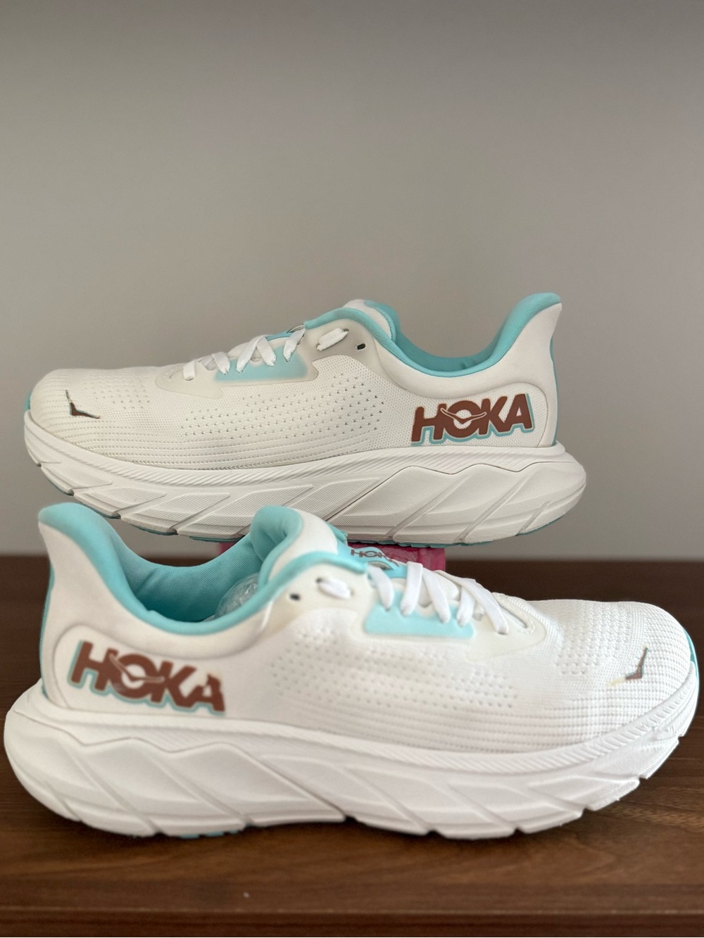 HOKA Arahi 7 Frost Rose Gold Running Shoes Sneakers Size 9